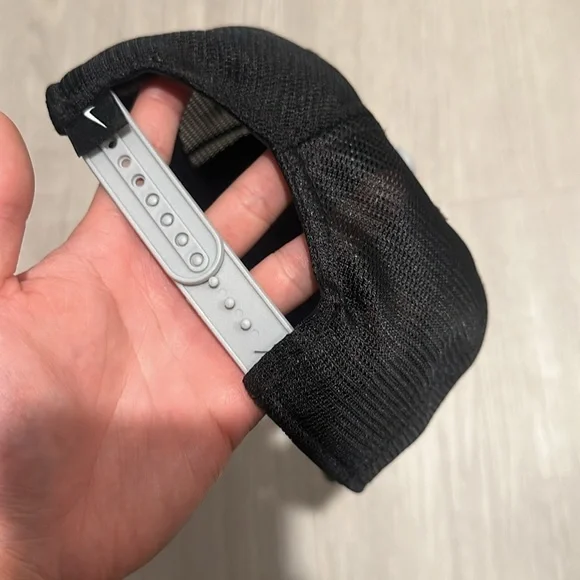 Nike Golf Trucker hat - Picture 3 of 3